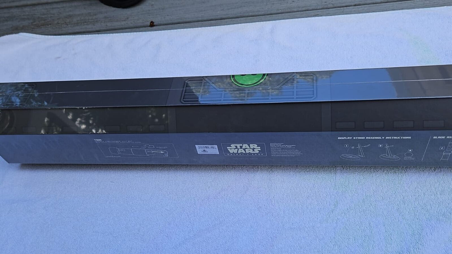 NEW Star Wars Yoda Legacy Lightsaber Hilt Set Galaxys Edge Sealed Disney Parks