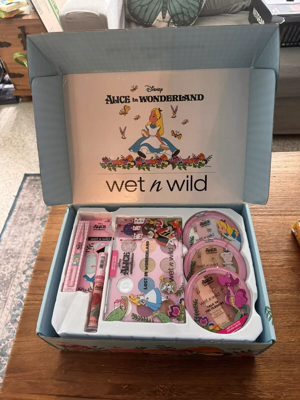 Disney Alice In Wonderland Wet N Wild Cosmetics BOX SET Kit NEW FAST SHIP